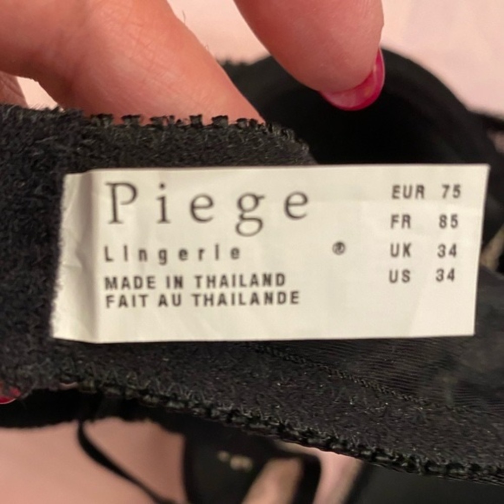 NWOT Piege Lingerie Bra Size 34B in Black with Cream Embroidery - Picture 9 of 10